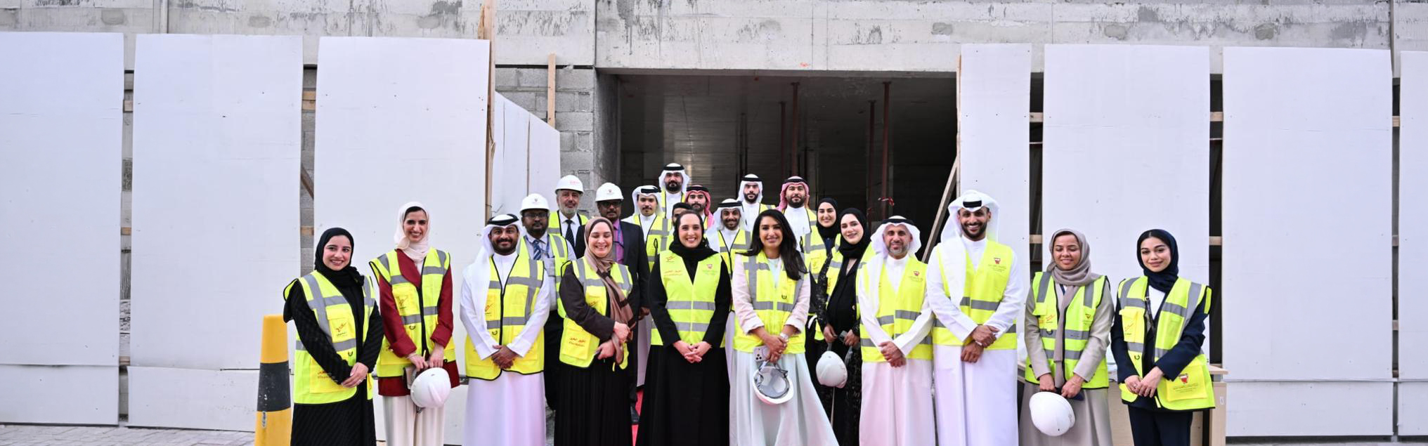 وزيرة الإسكان والتخطيط العمراني تلتقي منتسبي الدفعة الحادية عشرة من برنامج رئيس مجلس الوزراء لتنمية الكوادر الحكومية
